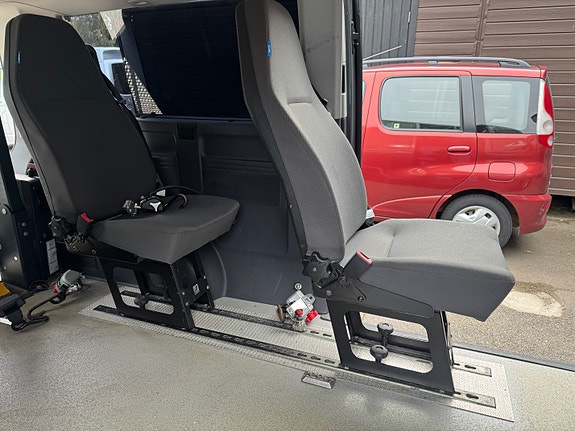 Volkswagen Caravelle 19 of 20