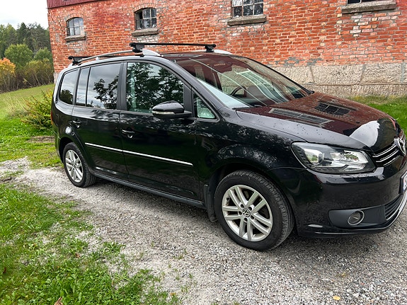 Volkswagen Touran 3 of 9