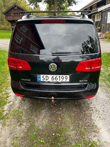 Volkswagen Touran 4 of 9