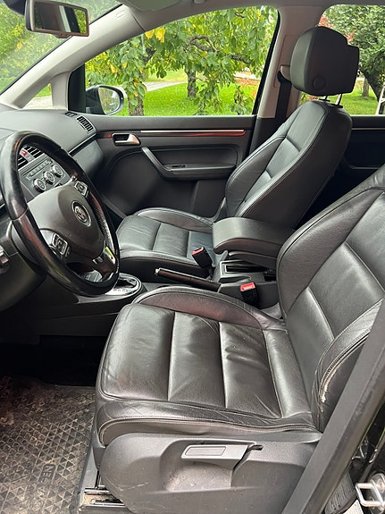 Volkswagen Touran 6 of 9