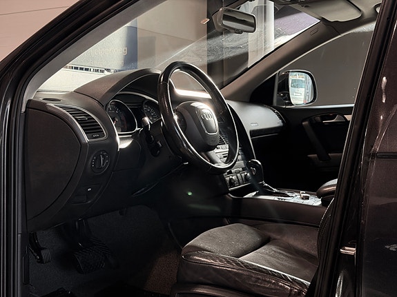 Audi Q7 30 of 30