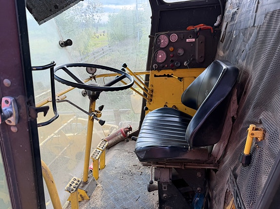 New Holland 8030 4 of 7