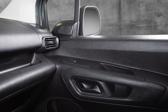 Opel Combo 8 of 16