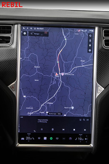 Tesla Model S 17 of 24
