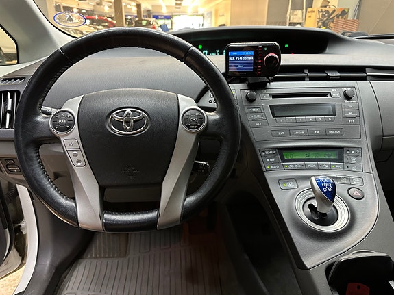 Toyota Prius 10 of 25
