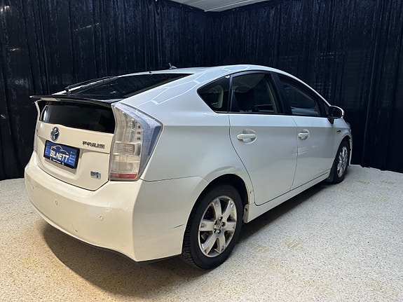 Toyota Prius 4 of 25