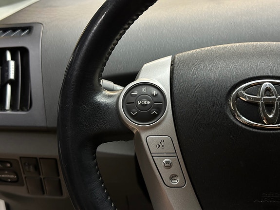 Toyota Prius 11 of 25