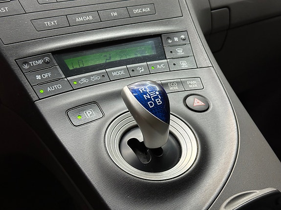 Toyota Prius 9 of 25