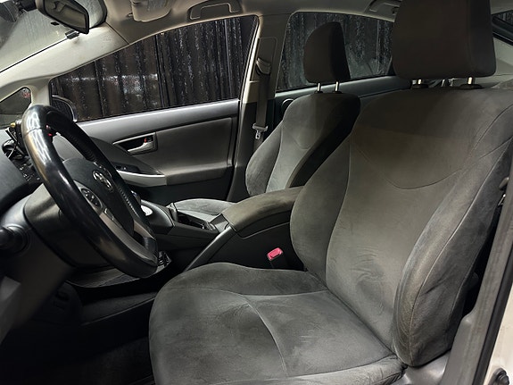 Toyota Prius 16 of 25