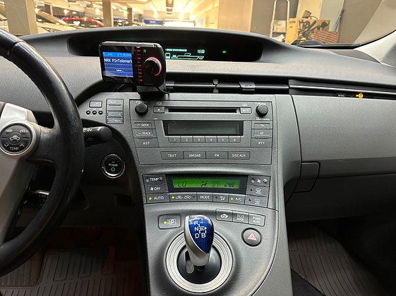 Toyota Prius 8 of 25