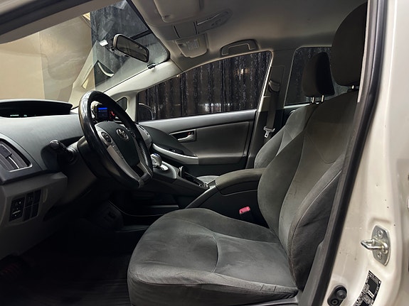 Toyota Prius 15 of 25
