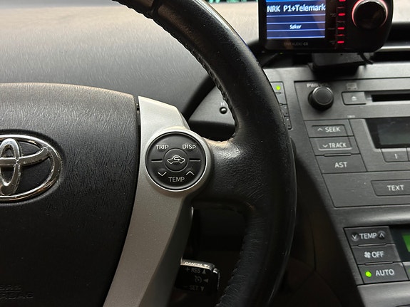 Toyota Prius 12 of 25