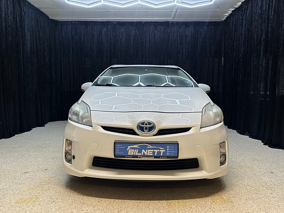 Toyota Prius 3 of 25