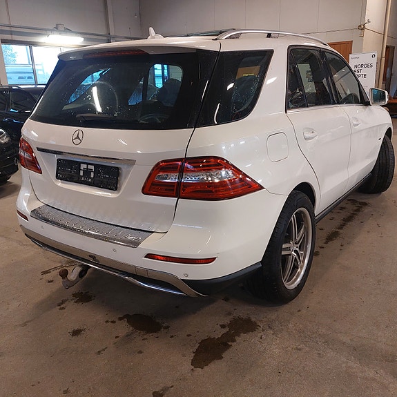 Mercedes-Benz ML250 4 of 9
