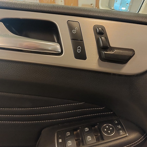 Mercedes-Benz ML250 5 of 9