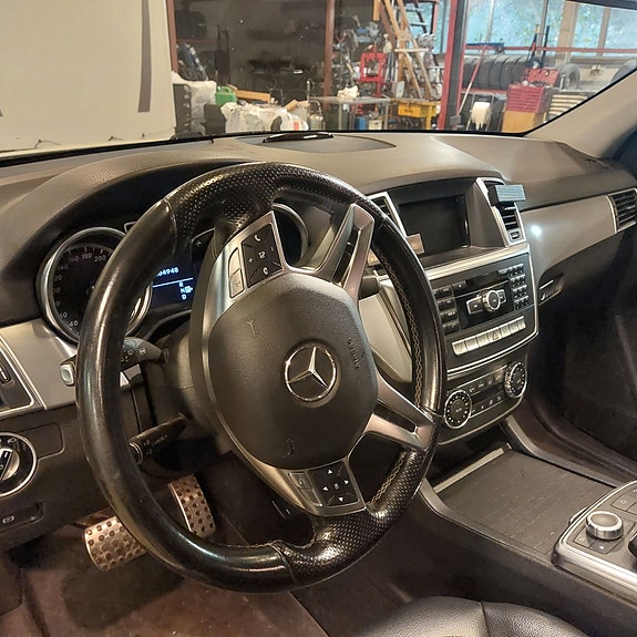 Mercedes-Benz ML250 7 of 9