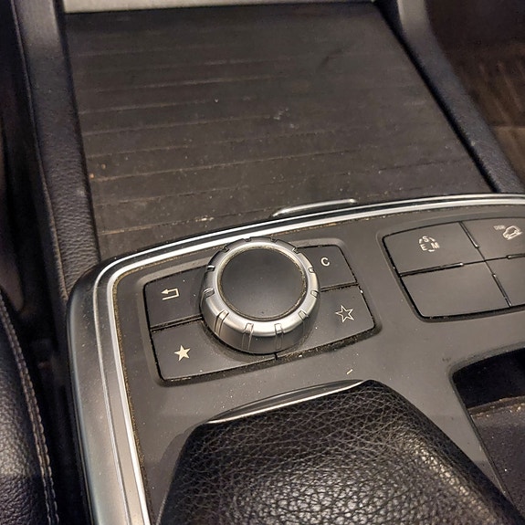 Mercedes-Benz ML250 8 of 9
