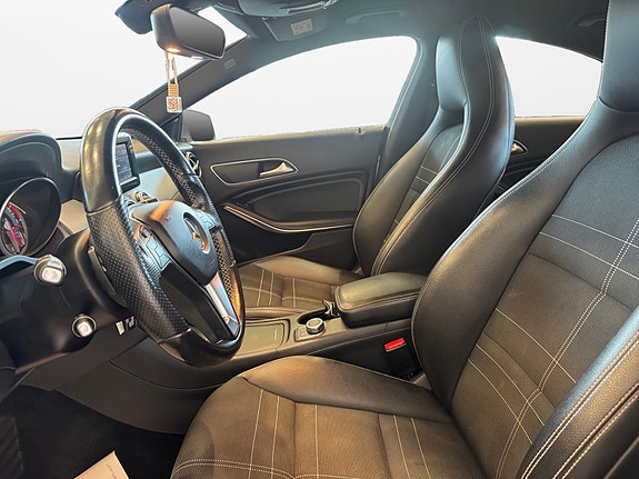 Mercedes-Benz CLA180 9 of 14