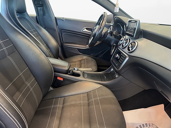 Mercedes-Benz CLA180 13 of 14