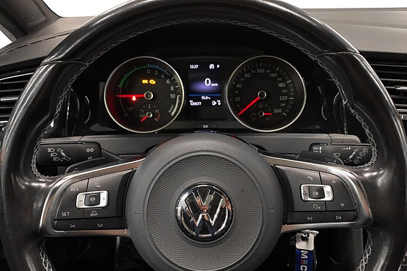 Volkswagen Golf VII 7 of 14