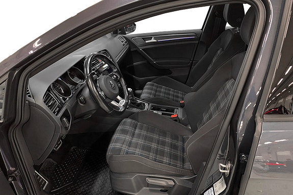 Volkswagen Golf VII 5 of 14