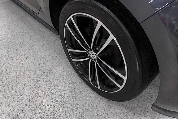Volkswagen Golf VII 12 of 14