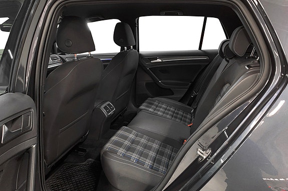 Volkswagen Golf VII 10 of 14