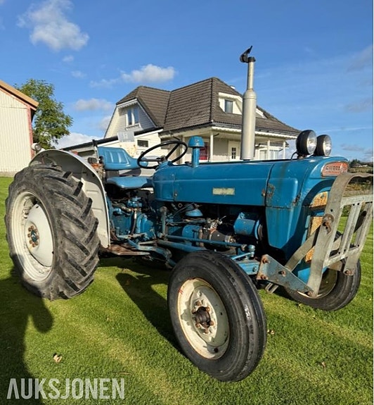 Ford SUPER DEXTA 3 of 8