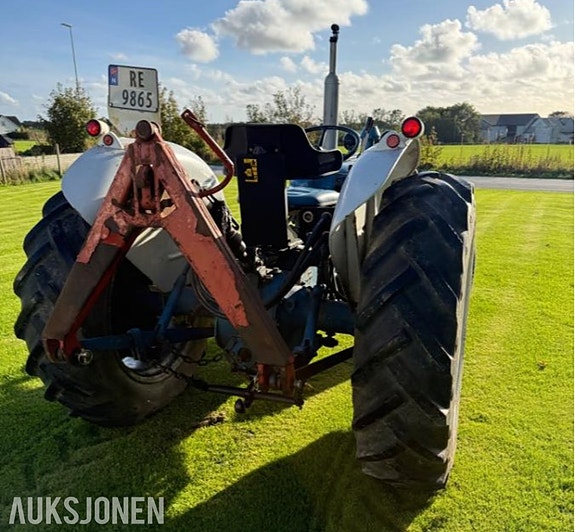 Ford SUPER DEXTA 4 of 8