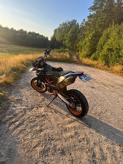 KTM 690 SMC R 5 of 30