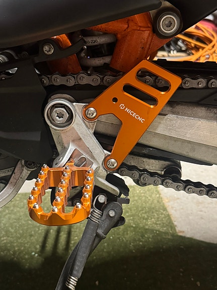 KTM 690 SMC R 27 of 30