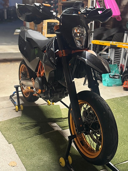 KTM 690 SMC R 8 of 30