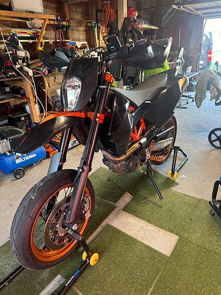 KTM 690 SMC R 4 of 30