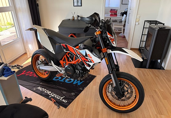 KTM 690 SMC R 19 of 30
