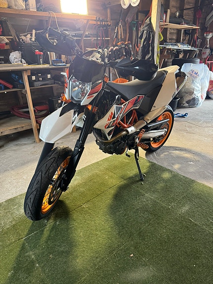 KTM 690 SMC R 14 of 30
