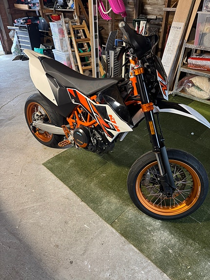 KTM 690 SMC R 16 of 30