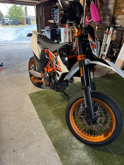 KTM 690 SMC R 17 of 30
