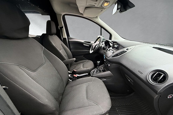 Ford Transit Courier 12 of 13