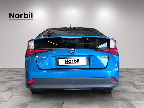 Toyota Prius 4 of 27