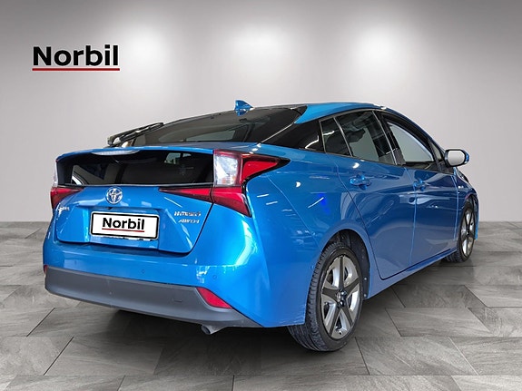 Toyota Prius 5 of 27