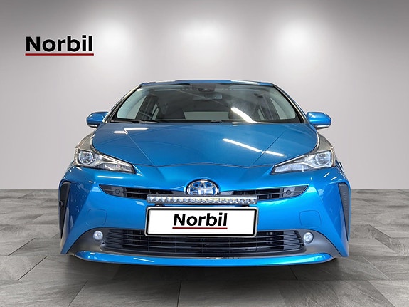 Toyota Prius 8 of 27