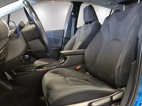 Toyota Prius 10 of 27