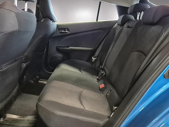 Toyota Prius 12 of 27