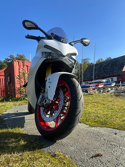 Ducati SuperSport 11 of 26