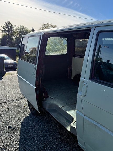 Volkswagen Caravelle 17 of 19