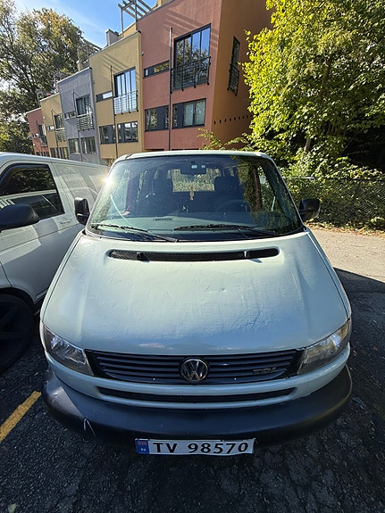 Volkswagen Caravelle 2 of 19