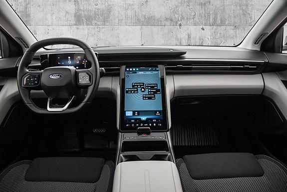 Ford Explorer 18 of 23