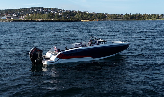 Hydrolift X26S R  / Mercury 450R / Garmin / Niroxx / Baugprop / Stereo 3 of 16