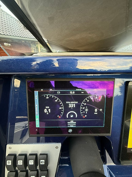 Hydrolift X26S R  / Mercury 450R / Garmin / Niroxx / Baugprop / Stereo 15 of 16