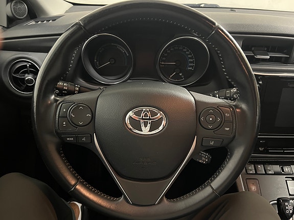 Toyota Auris 11 of 26